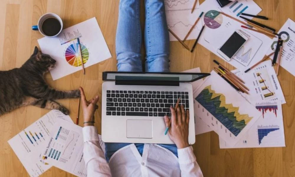 Τηλεργασία: Aποζημίωση στους εργαζόμενους για το κόστος που επωμίζονται